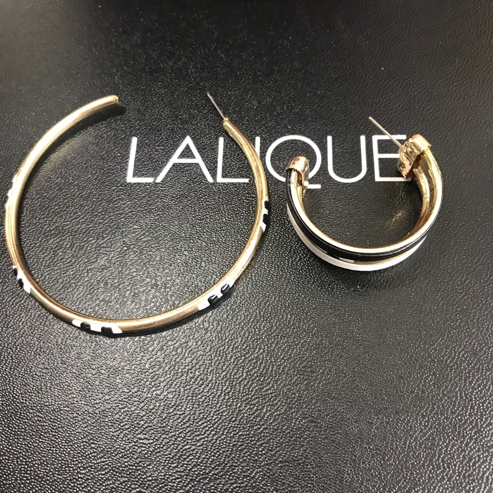 Elegant Gold and Black Hoop Earrings - Picture 2 of 6